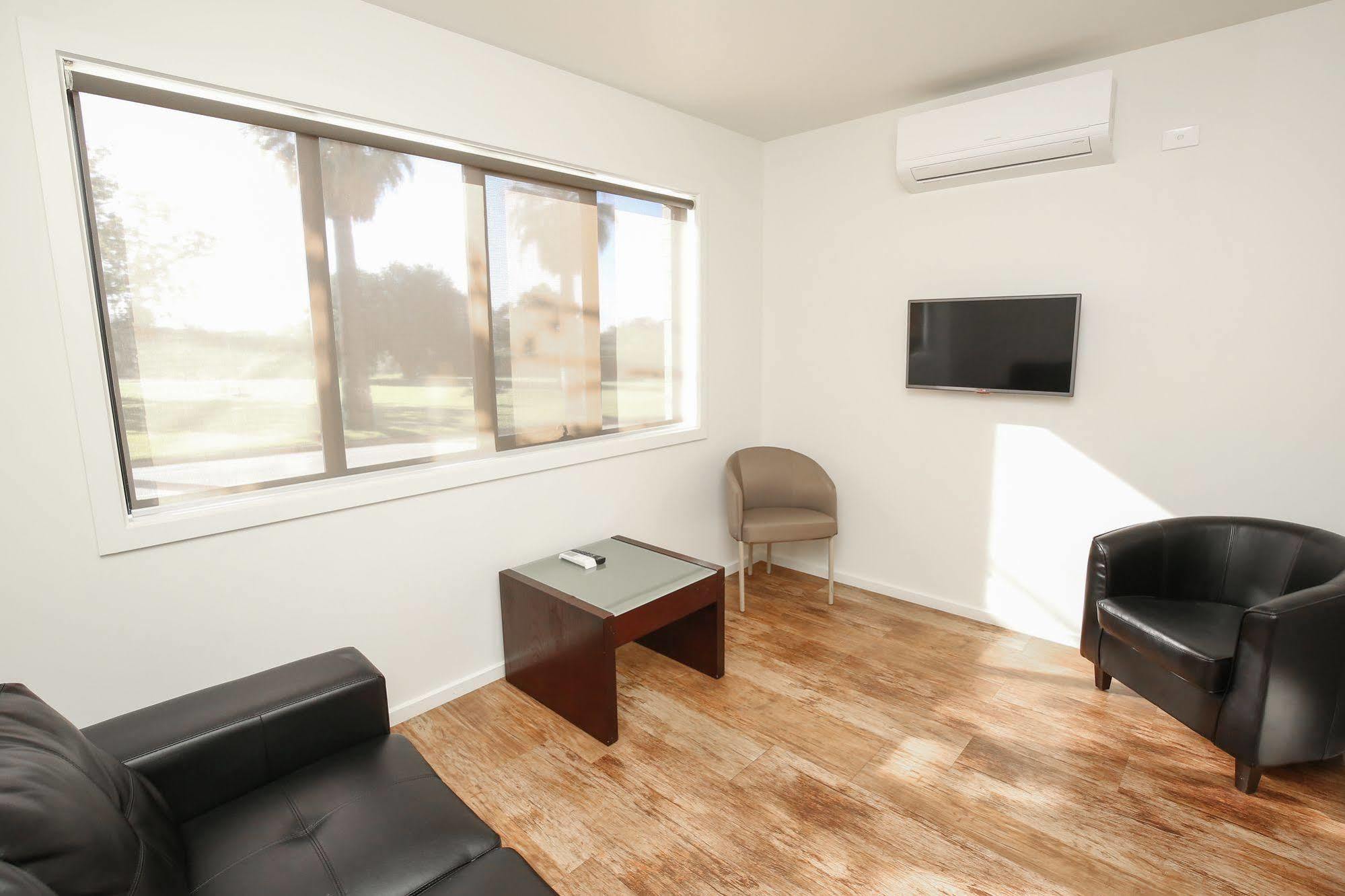 Commodore Mildura Motel エクステリア 写真