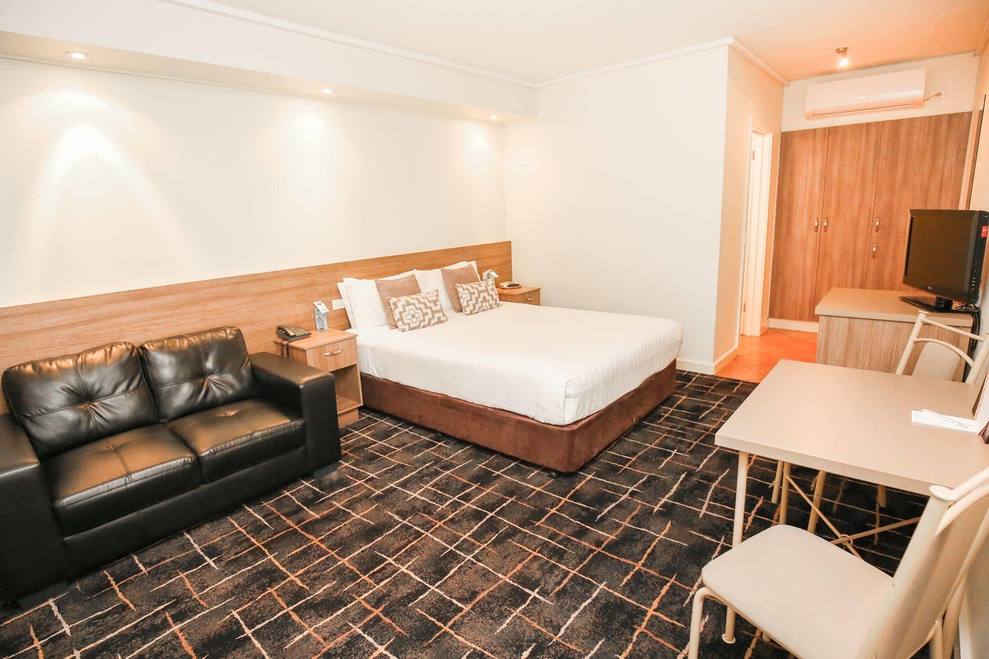 Commodore Mildura Motel エクステリア 写真