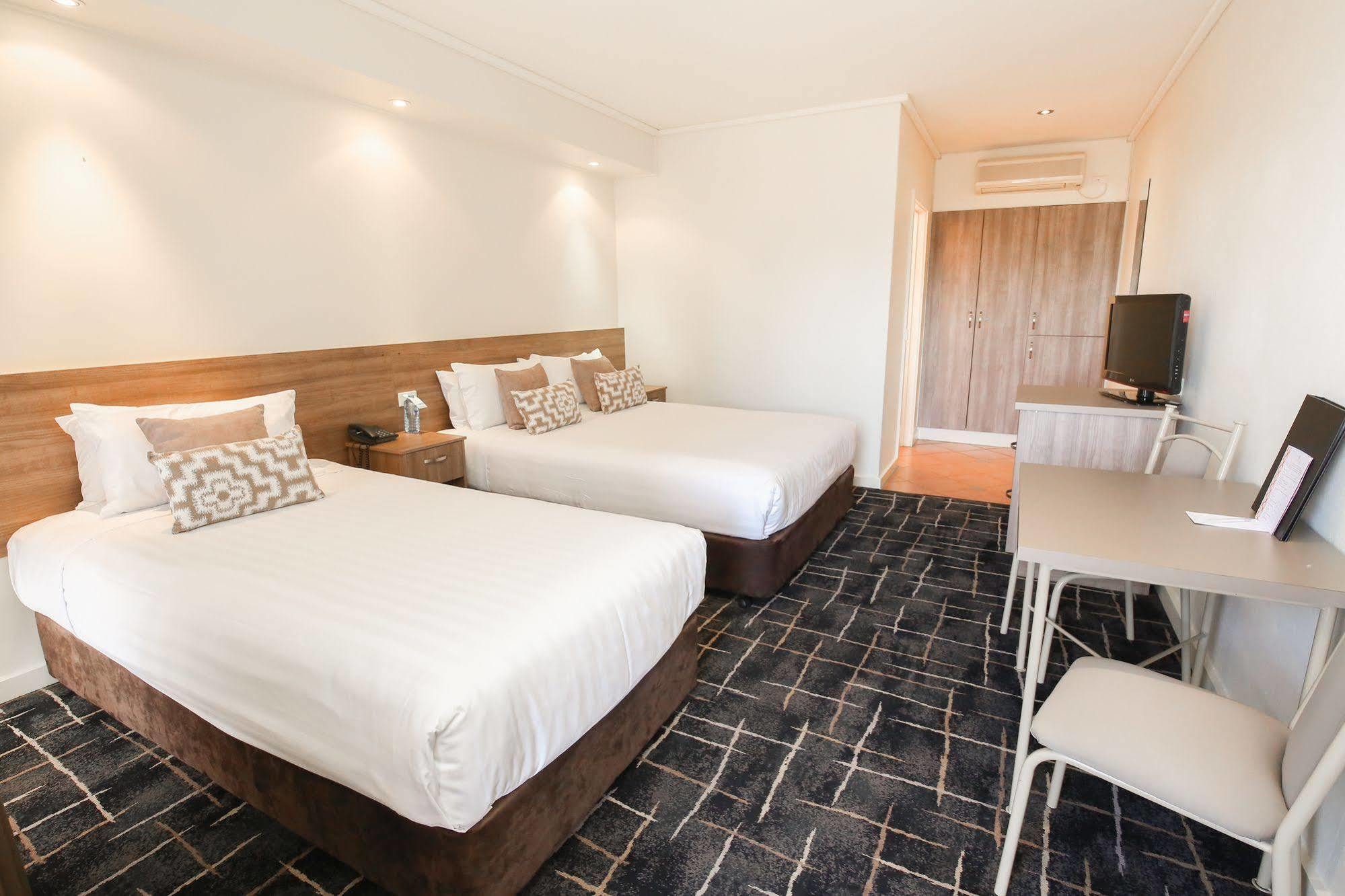 Commodore Mildura Motel エクステリア 写真