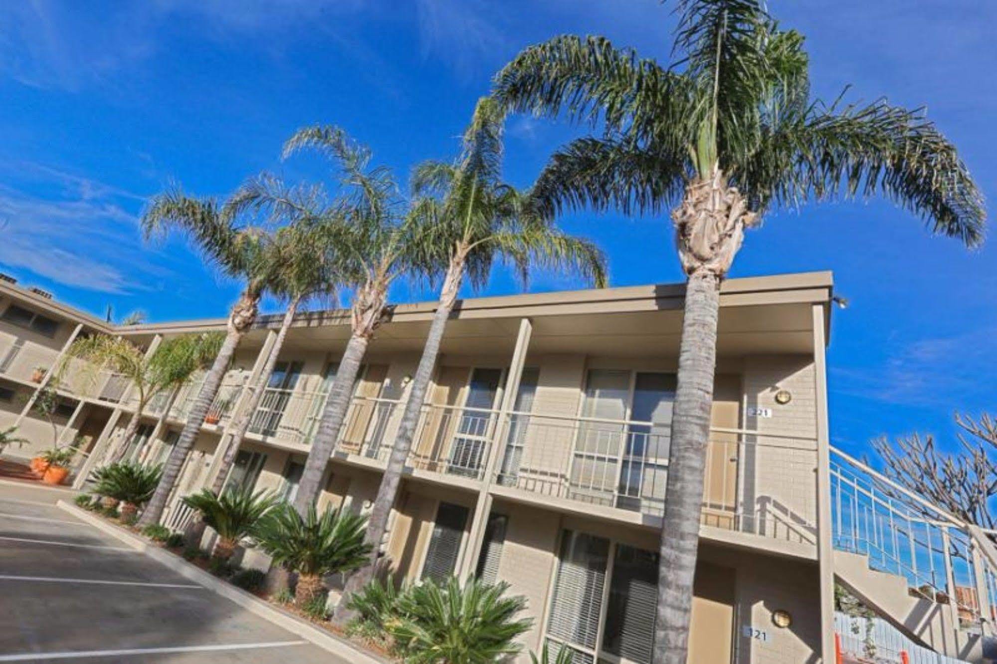 Commodore Mildura Motel エクステリア 写真