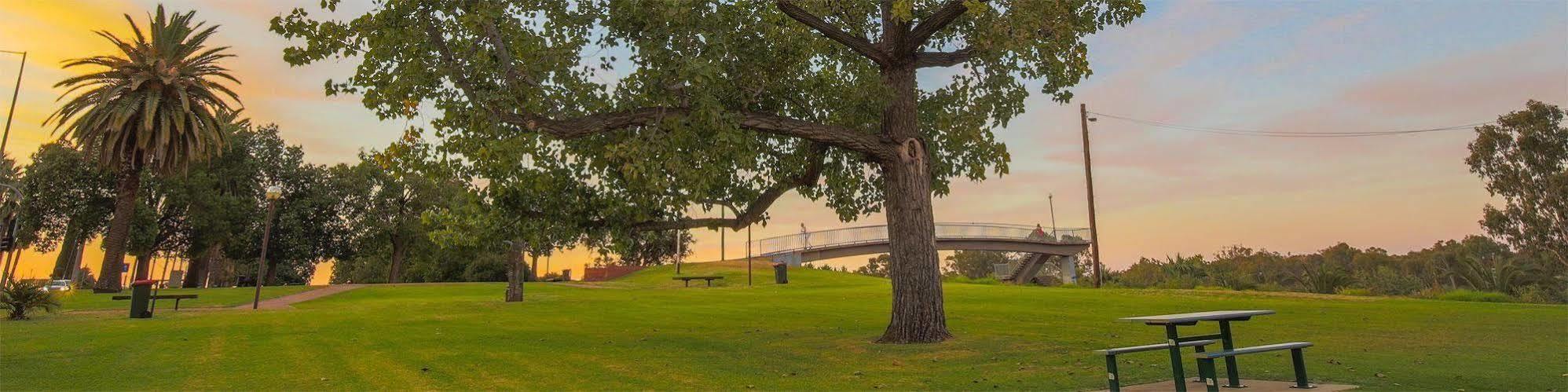 Commodore Mildura Motel エクステリア 写真